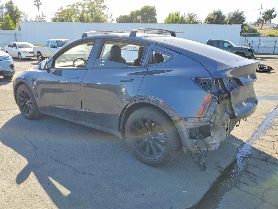 2022 Tesla Model y VIN 7SAYGDEE1NF362781 COPART salvage auction — REAR END, Ca - Salvage Certificate, sold $10,800 on 2026-07-31 (photo 2)