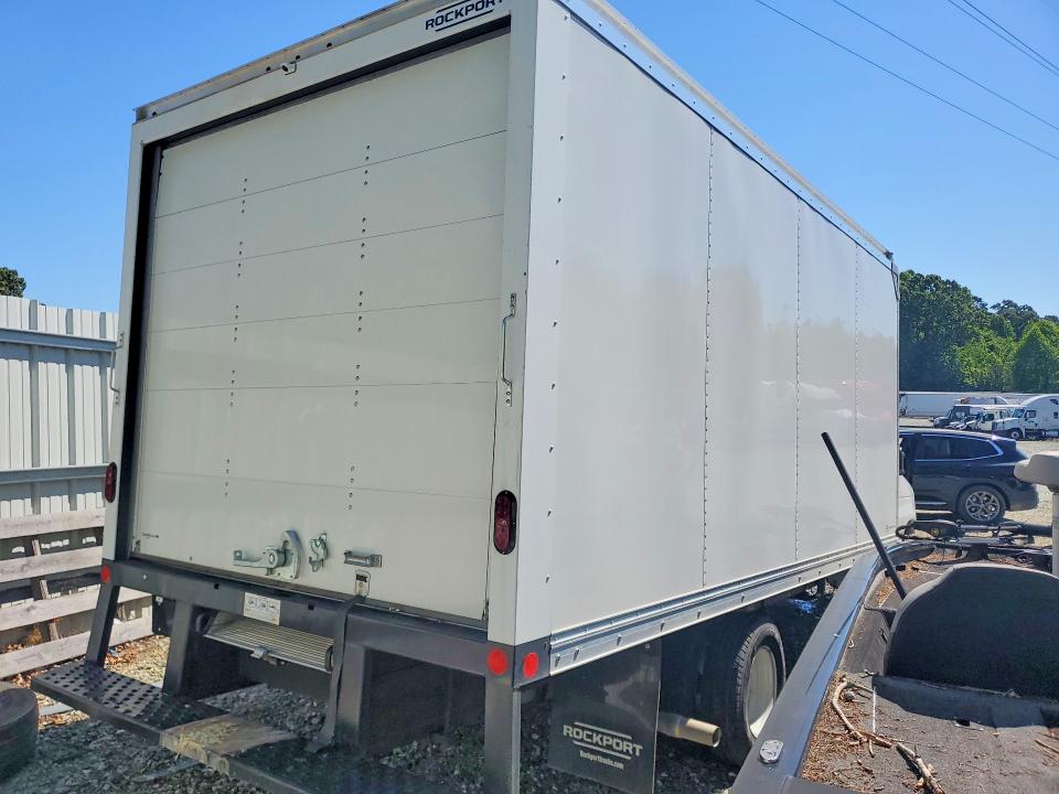 2026 Ford Econoline VIN 1FDWE3FN8TDD24144 COPART salvage auction — FRONT END, Nc - Dealer Only Salvage Title, sold $15,500 on 2026-07-21 (photo 3)