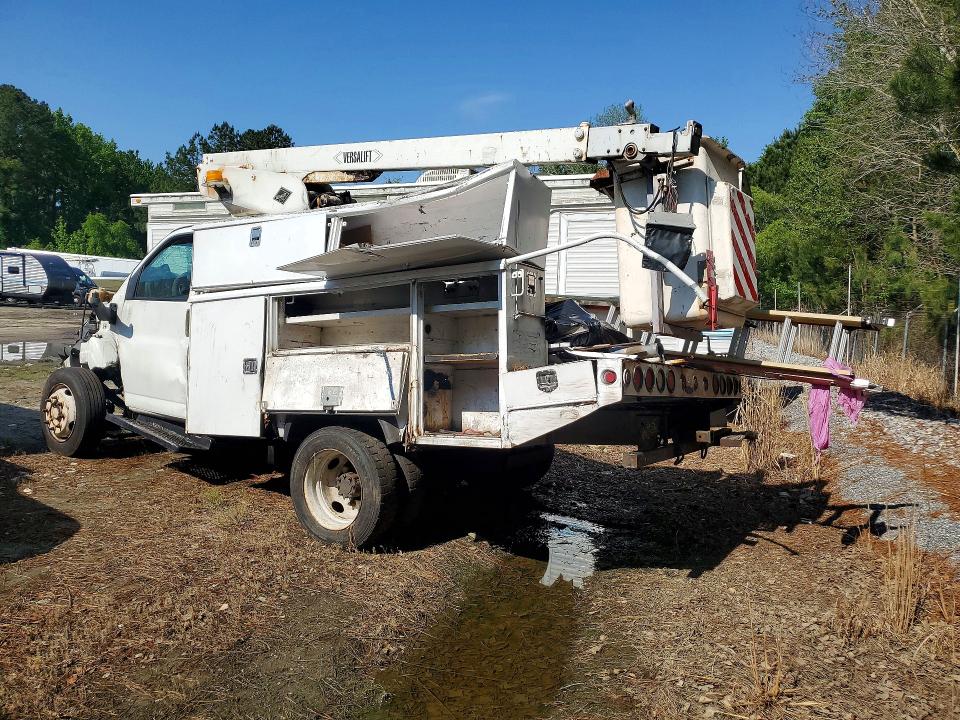 2005 Chevrolet 4500 VIN 1GBE4C1E35F526735 COPART salvage auction — ROLLOVER, Md - Cert Of Salvage > 75% Damage, sold $375 on 2026-07-08 (photo 2)