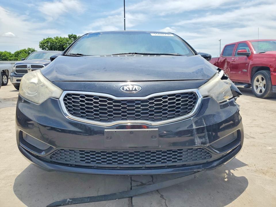 2016 Kia Forte VIN KNAFK4A60G5586630 COPART salvage auction — REAR END, Tx - Salvage Vehicle Title, sold $175 on 2026-07-27 (photo 5)