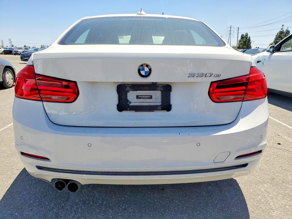 2017 BMW VIN WBA8E1C59HK895308 COPART salvage auction — MINOR DENT/SCRATCHES, Ca - Dis/Dlr/Exp Only Clean Title, sold $2,550 on 2026-07-07 (photo 6)