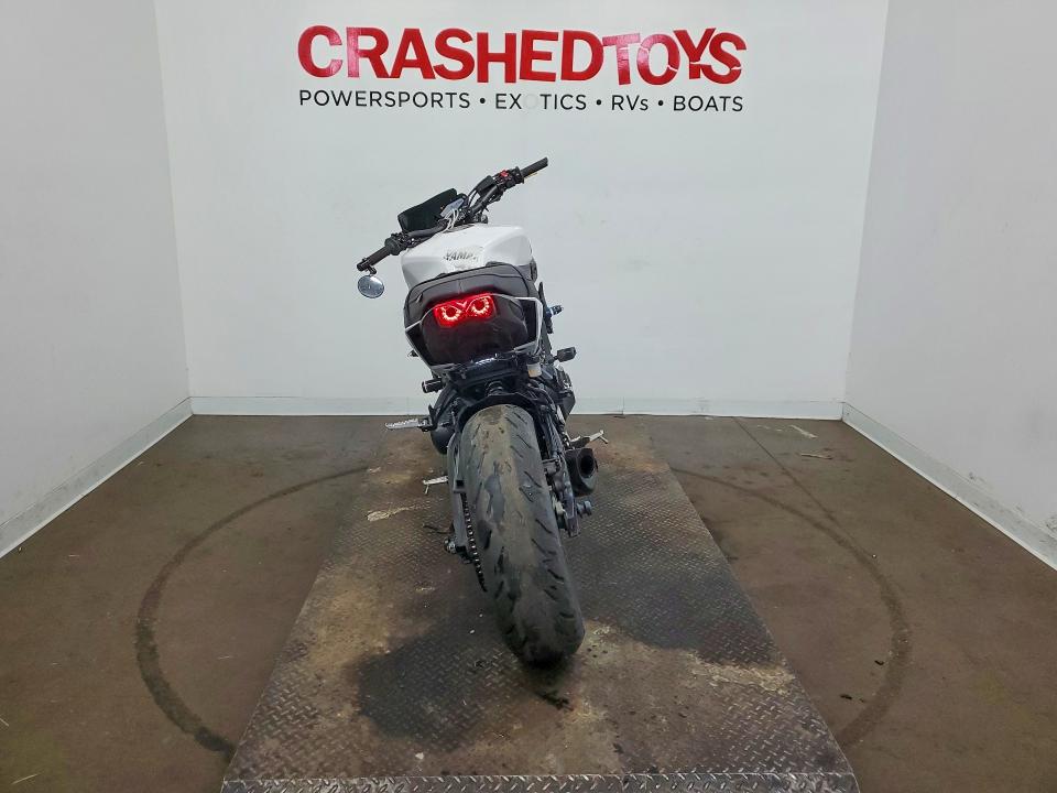 2017 Yamaha VIN JYARN53E5HA001823 COPART salvage auction — SIDE, Mn - Cert Of Title-Prior Salvage, sold $2,550 on 2026-07-09 (photo 4)