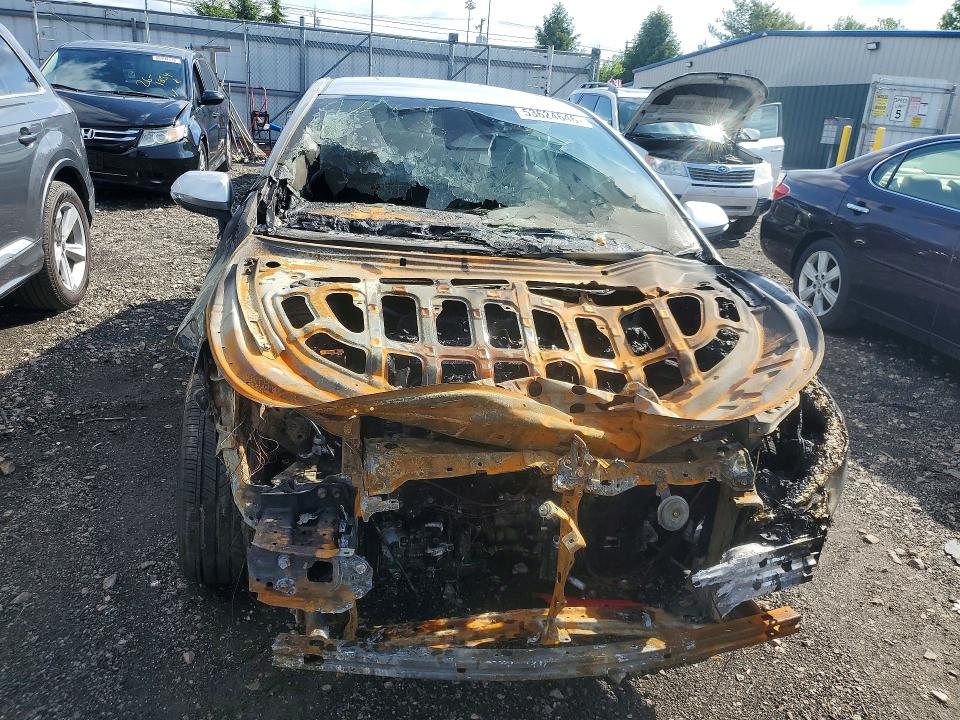 2026 Toyota Corolla VIN 5YFS4MCEXTP257558 COPART salvage auction — Burn Engine, MD - CERT OF SALVAGE > 75% DAMAGE, sold $2,000 on 2026-07-27 (photo 5)