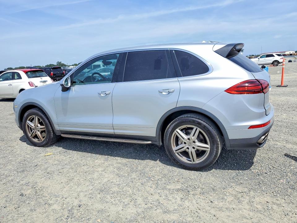 2015 Porsche Cayenne VIN WP1AB2A22FLA60118 COPART salvage auction — MINOR DENT/SCRATCHES, Fl - Dis/Dlr/Exp Only Clean Title, sold $4,450 on 2026-07-30 (photo 2)