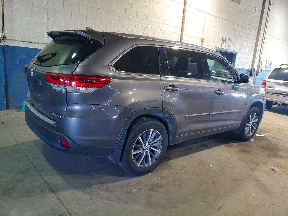 2018 Toyota Highlander VIN 5TDJZRFH9JS545317 COPART salvage auction — VANDALISM, Sc - Cert Of Title-Salvage, sold $8,500 on 2026-07-17 (photo 3)