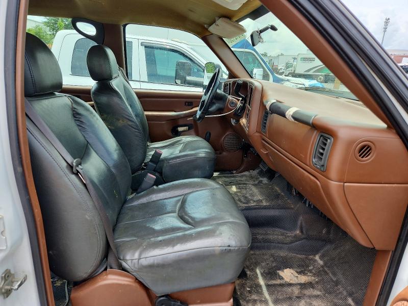 2007 Chevrolet Silverado 3500 VIN 1GCJC33D17F175103 COPART salvage auction — MINOR DENT/SCRATCHES, FL - CERT OF TITLE SLVG REBUILDABLE, sold $10,700 on 2026-07-29 (photo 5)