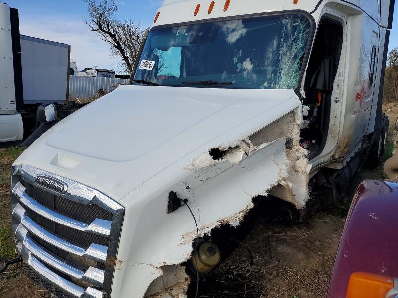 2026 Freightliner Cascadia 126 VIN 3AKJHHDR2TSWH2545 COPART salvage auction — BURN, MN - CERT OF TITLE-SALVAGE, sold $15,700 on 2026-08-04 (photo 9)