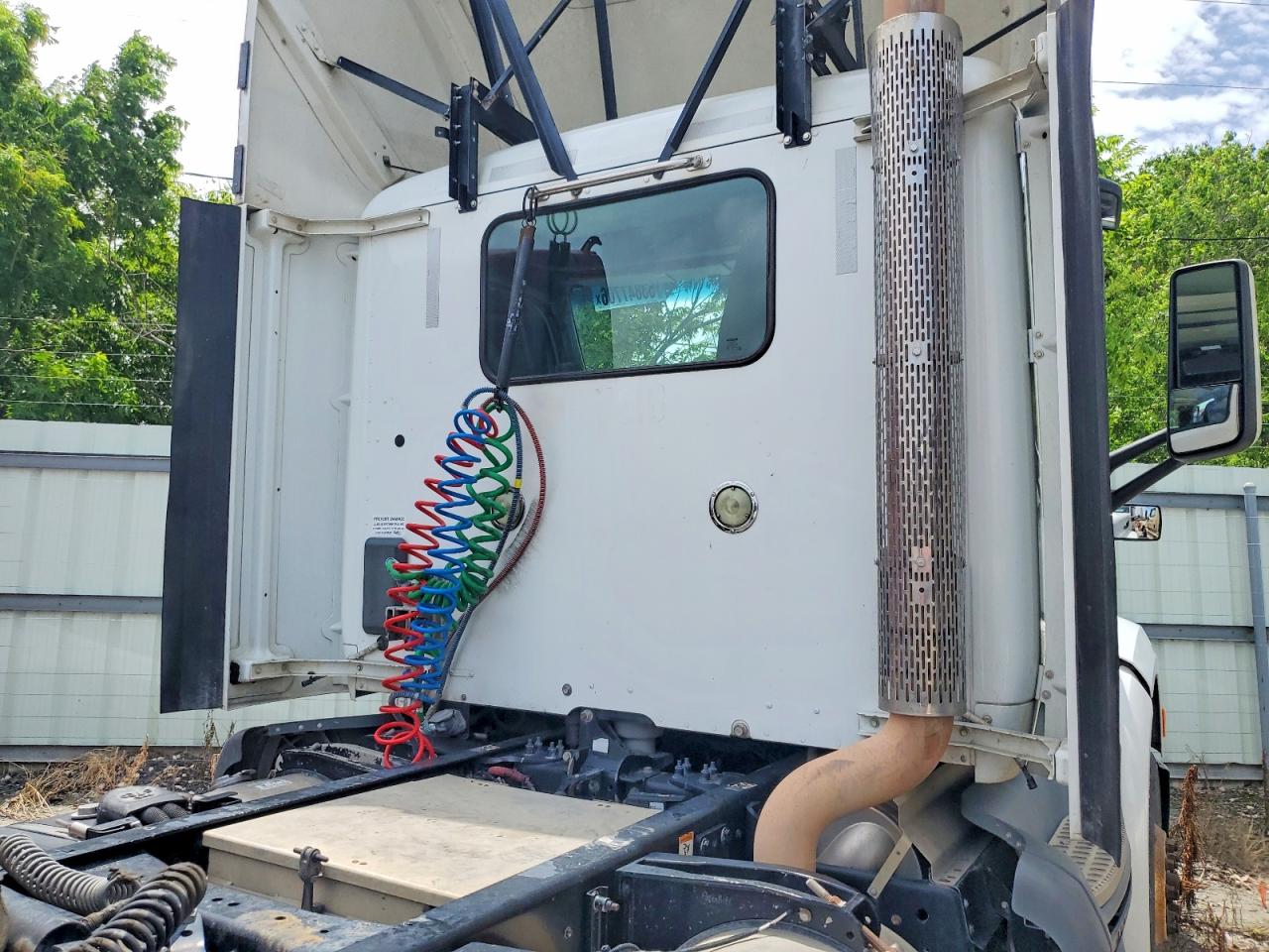2016 Peterbilt 579 VIN 1XPBA48X5GD339773 COPART salvage auction — Normal Wear, IN - CERTIFICATE OF TITLE, sold $5,000 on 2026-07-07 (photo 5)