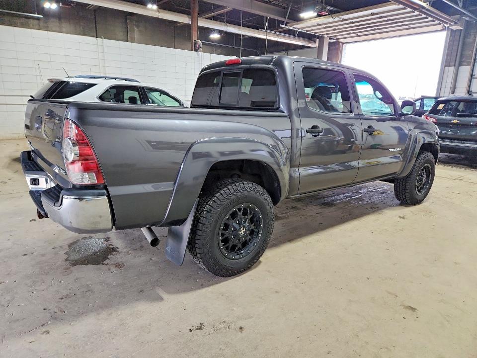 2011 Toyota Tacoma VIN 3TMLU4EN0BM064472 COPART salvage auction — MINOR DENT/SCRATCHES, MN - CERTIFICATE OF TITLE, sold $7,200 on 2026-07-09 (photo 3)