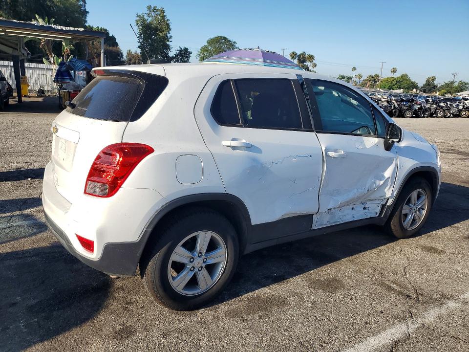 2020 Chevrolet Trax VIN KL7CJKSB1LB320583 COPART salvage auction — SIDE, Id - Salvage Certificate Of Title, sold $1,850 on 2026-07-31 (photo 3)