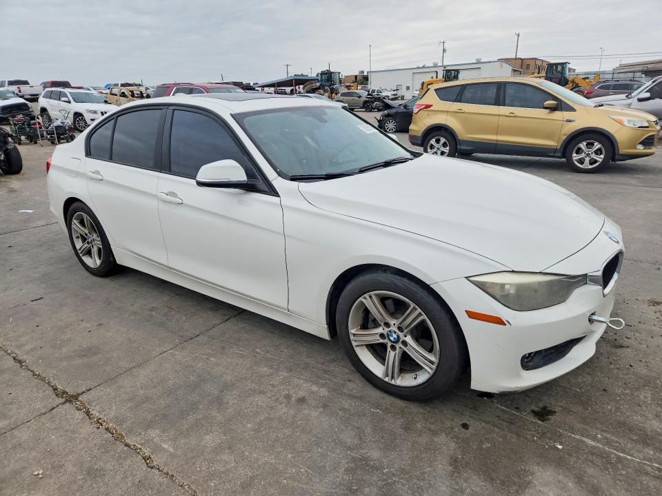 2014 BMW 3 series VIN WBA3C1C59EK116291 COPART salvage auction — WATER/FLOOD, TX - SALVAGE TITLE-FLOOD DAMAGE, sold $550 on 2026-07-16 (photo 4)