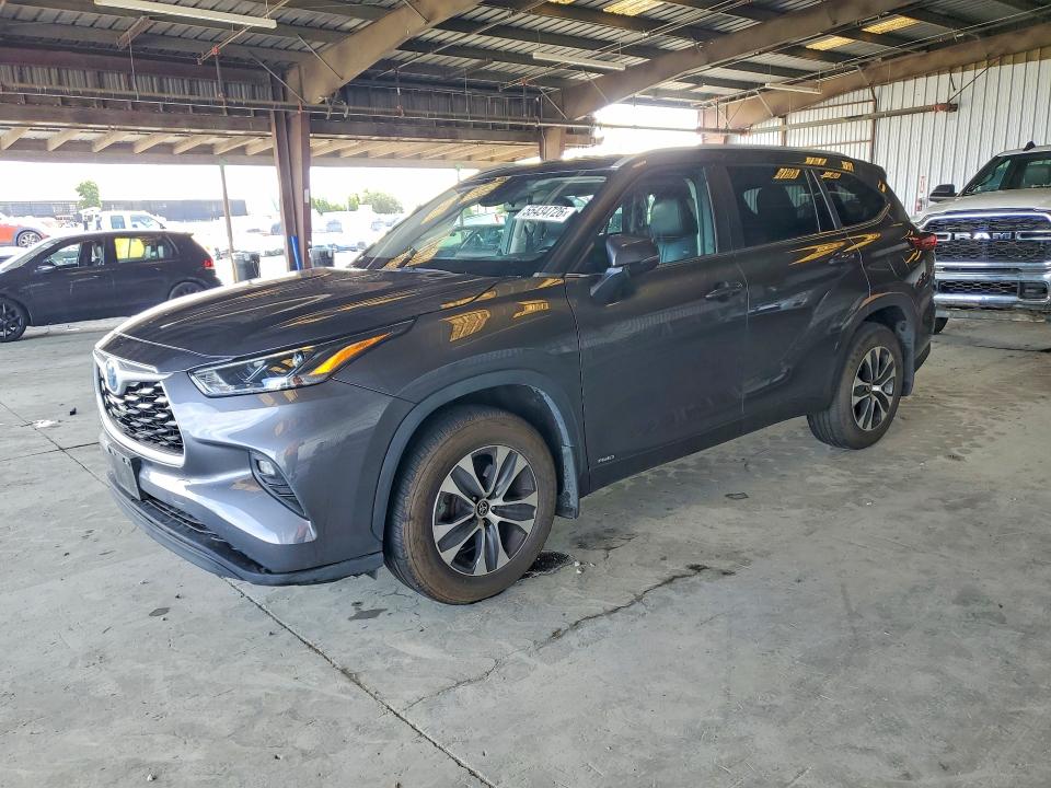 2023 Toyota Highlander hybrid VIN 5TDKBRCH2PS118048 — COPART salvage auction photo
