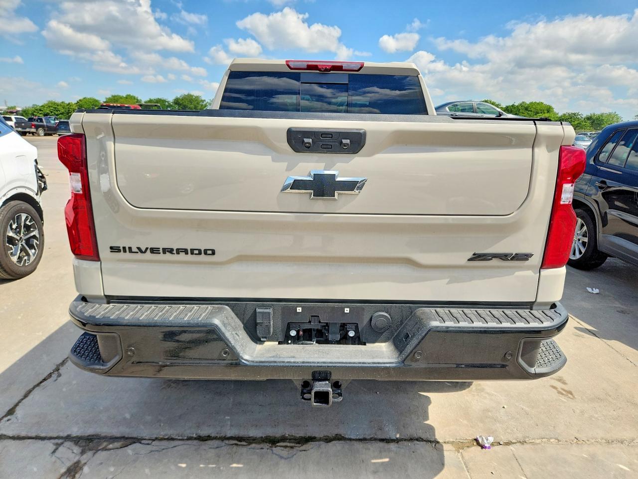 2026 Chevrolet Silverado VIN 3GCUKHE8XTG199423 COPART salvage auction — Front End, TX - SALVAGE VEHICLE TITLE, sold $41,000 on 2026-07-02 (photo 6)