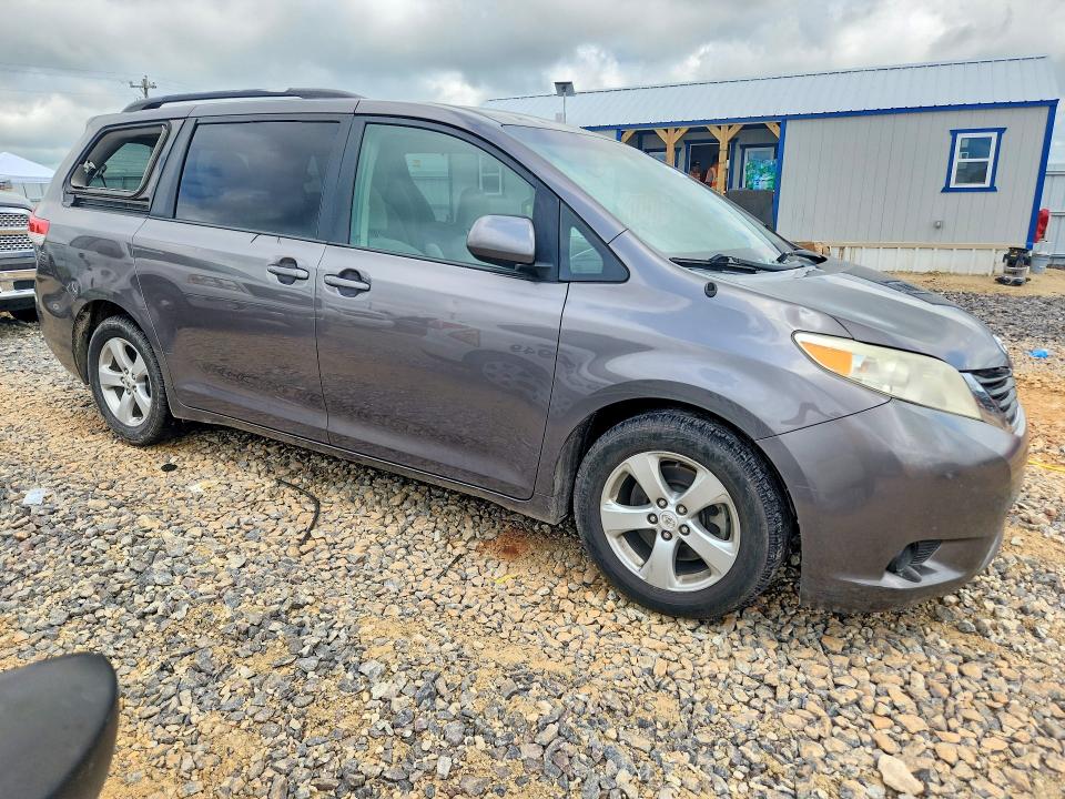2012 Toyota Sienna VIN 5TDKK3DC0CS196192 COPART salvage auction — HAIL, Mo - Salvage Certificate Of Title, sold $1,450 on 2026-07-08 (photo 4)