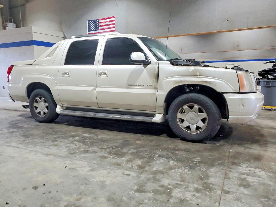 2002 Cadillac Escalade ext VIN 3GYEK63N52G236503 COPART salvage auction — ENGINE BURN, Va - Cert Of Title - Salvage, sold $800 on 2026-07-02 (photo 4)