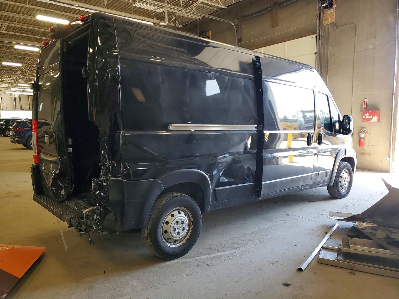 2022 Ram ProMaster 2500 VIN 3C6LRVDG2NE119469 COPART salvage auction — Rear End, MN - CERT OF TITLE-SALVAGE, sold $8,500 on 2026-07-08 (photo 3)