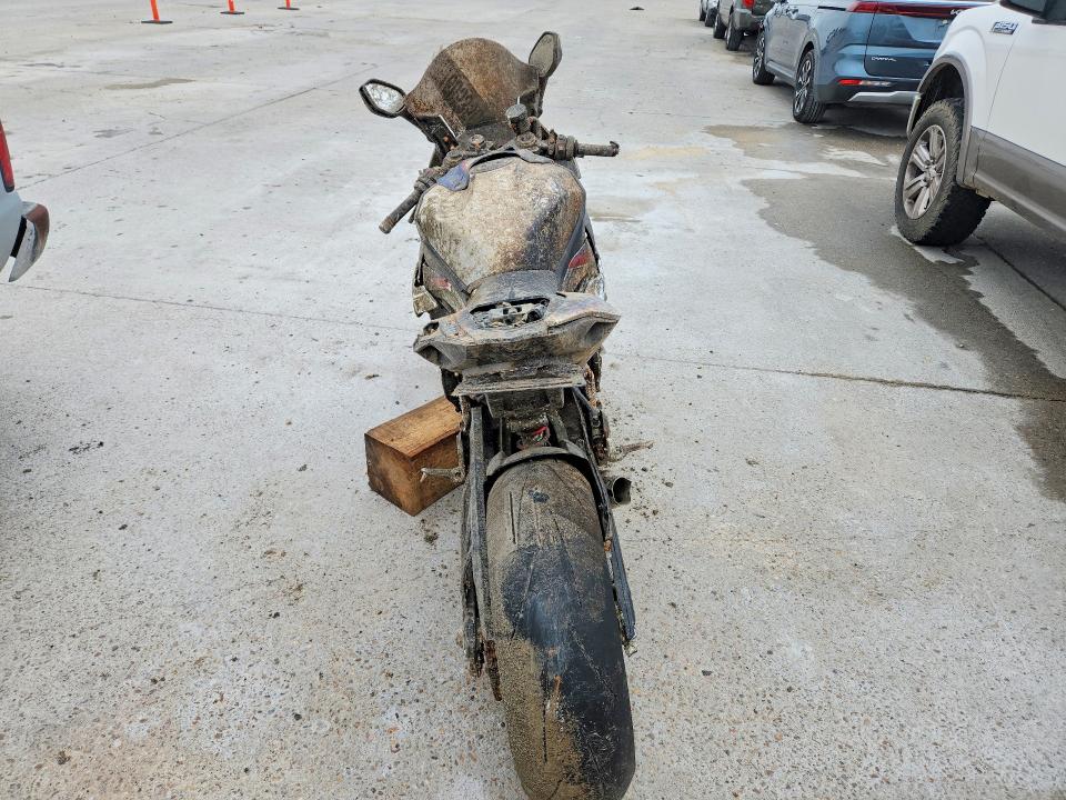 2022 BMW S 1000 VIN WB10E2305N6F96526 COPART salvage auction — WATER/FLOOD, Tx - Nonrepairable Title-Flood, sold $70 on 2026-07-22 (photo 4)