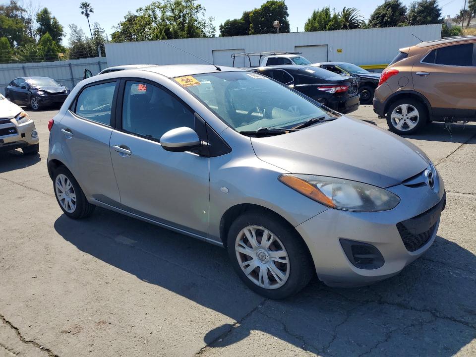 2014 Mazda 2 VIN JM1DE1KZ5E0179034 COPART salvage auction — MINOR DENT/SCRATCHES, Ca - Dis/Dlr/Exp Only Clean Title, sold $775 on 2026-07-10 (photo 4)