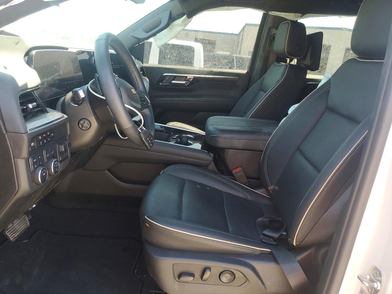 2025 Chevrolet Tahoe VIN 1GNS6SR82SR246680 COPART salvage auction — Side, OK - CERT OF TITLE-SALVAGE, sold $37,500 on 2026-06-30 (photo 7)