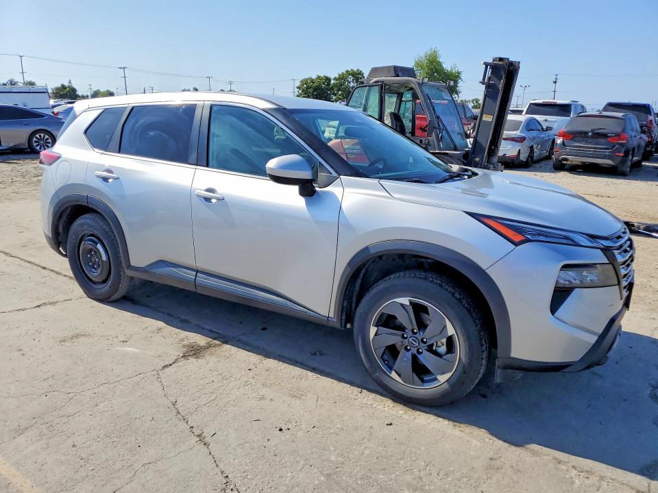2025 Nissan Rogue VIN JN8BT3BB1SW155807 COPART salvage auction — REAR END, Fl - Cert Of Title Slvg Rebuildable, sold $9,600 on 2026-07-13 (photo 4)