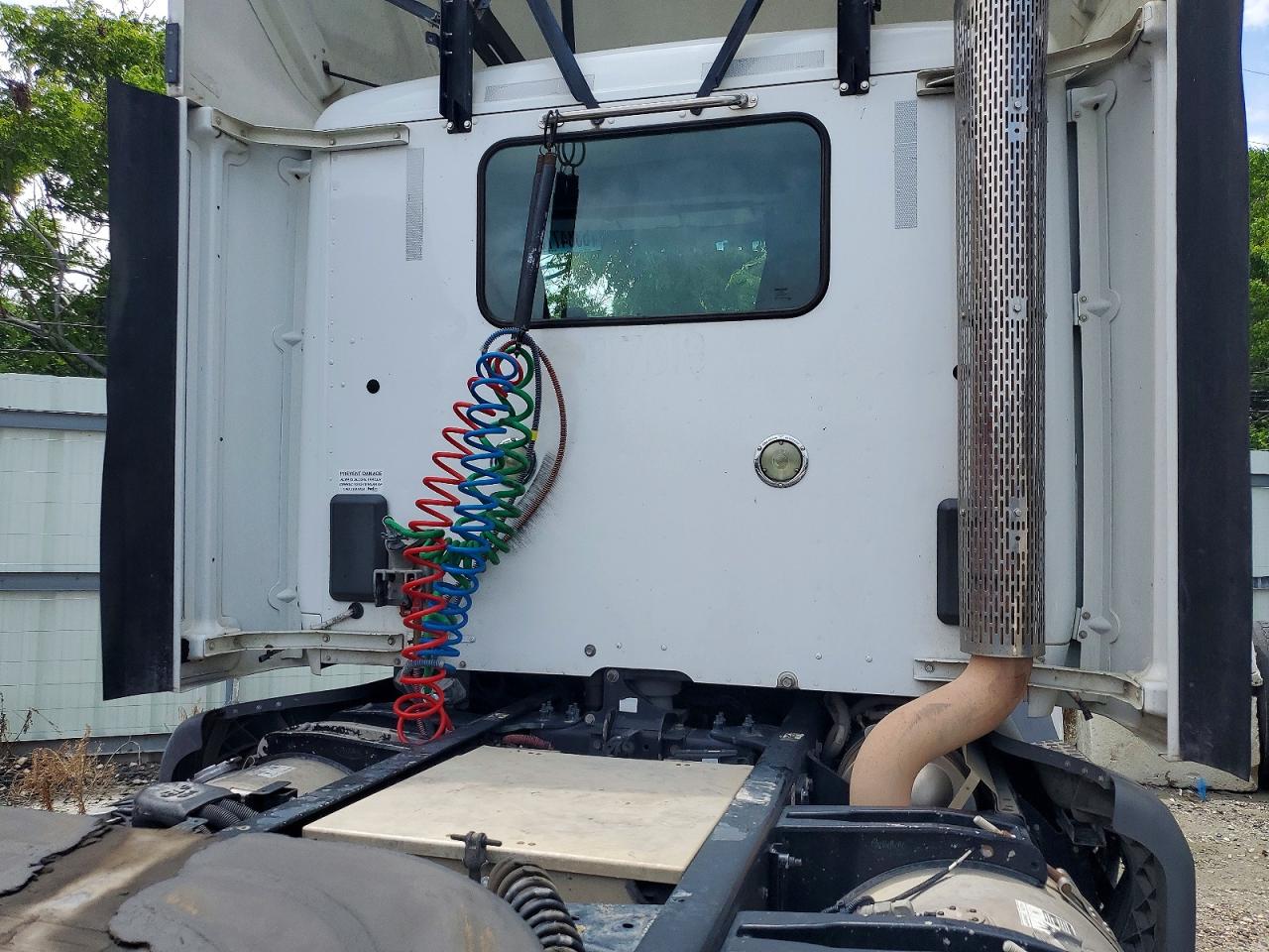 2016 Peterbilt 579 VIN 1XPBA48X5GD339773 COPART salvage auction — Normal Wear, IN - CERTIFICATE OF TITLE, sold $5,000 on 2026-07-07 (photo 6)