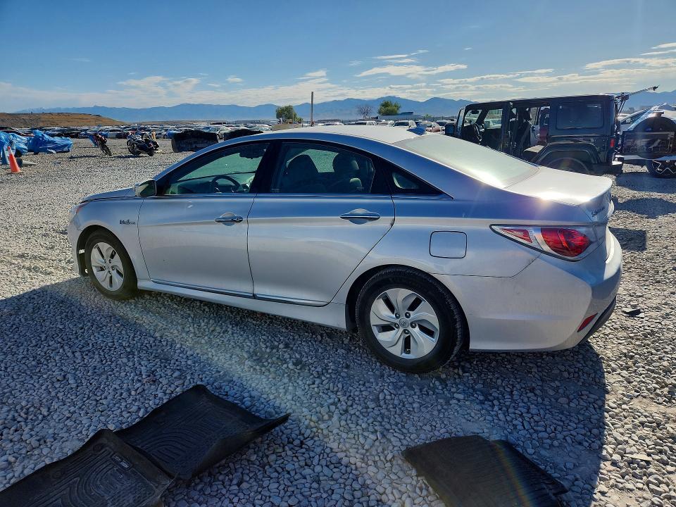 2015 Hyundai VIN KMHEC4A42FA128423 COPART salvage auction — MINOR DENT/SCRATCHES, Tx - Certificate Of Title, sold $1,600 on 2026-07-14 (photo 2)