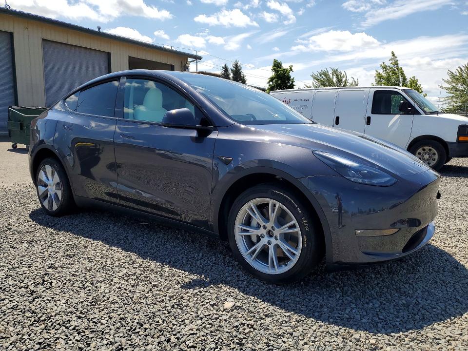 2024 Tesla Model y VIN 7SAYGDEE4RF074680 COPART salvage auction — SIDE, Or - Salvage Title Certificate, sold $14,600 on 2026-08-04 (photo 4)