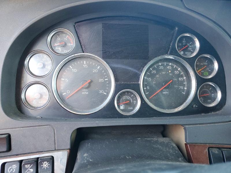 2022 Kenworth T680 VIN 1XKYDP9X9NJ473191 COPART salvage auction — SIDE, IN - CERT OF TITLE-SALVAGE TITLE, sold $8,400 on 2026-09-17 (photo 8)