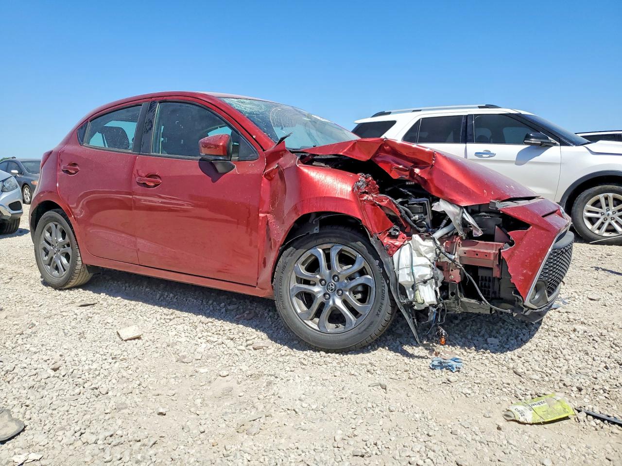 2020 Toyota Yaris VIN 3MYDLBJV9LY706586 COPART salvage auction — Front End, KS - CERT OF TITLE-SALVAGE, sold $2,200 on 2026-07-09 (photo 4)