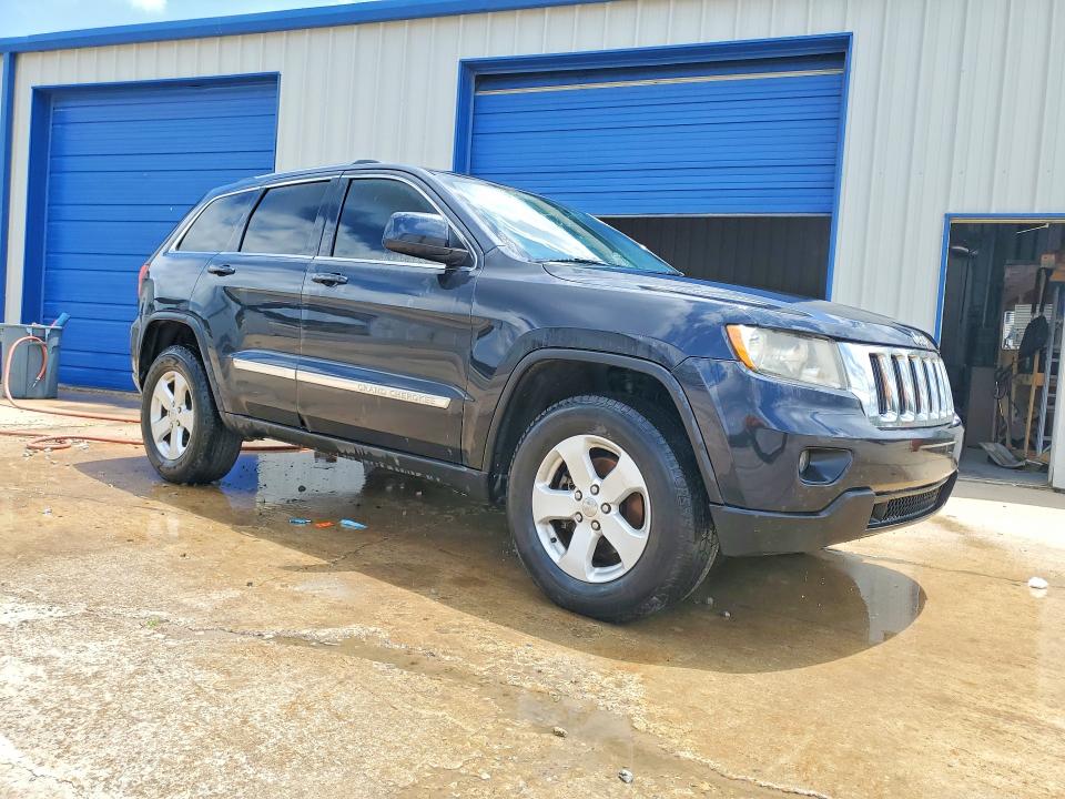 2013 Jeep Grand cherokee VIN 1C4RJFAG8DC549310 COPART salvage auction — MINOR DENT/SCRATCHES, WV - CERTIFICATE OF TITLE, sold $60 on 2026-07-07 (photo 4)