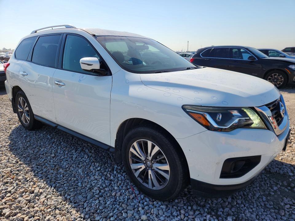 2017 Nissan Pathfinder VIN 5N1DR2MN6HC913781 COPART salvage auction — HAIL, Tx - Salvage Vehicle Title, sold $3,200 on 2026-07-09 (photo 4)