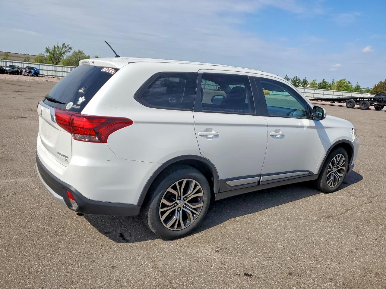 2016 Mitsubishi Outlander VIN JA4AZ3A37GZ060023 COPART salvage auction — Front End, MN - CERT OF TITLE-SALVAGE, sold $2,650 on 2026-07-09 (photo 3)