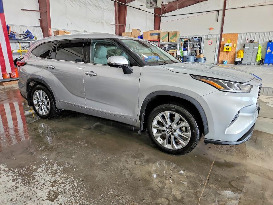 2020 Toyota VIN 5TDDZRBH2LS022095 COPART salvage auction — SIDE, Il - Salvage Certificate, sold $15,700 on 2026-07-15 (photo 4)