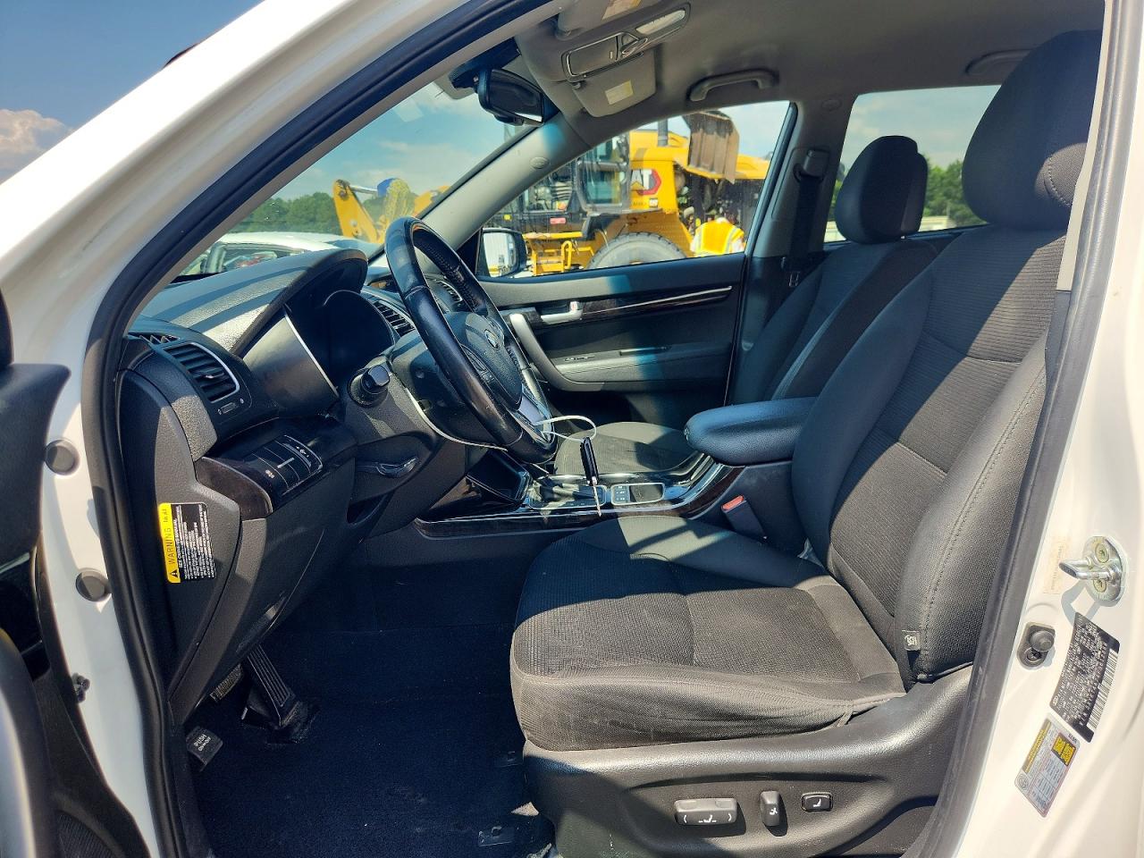 2015 Kia Sorento VIN 5XYKT4A74FG612868 COPART salvage auction — Minor Dent/Scratches, LA - CERT OF TITLE-SALVAGE, sold $2,050 on 2026-07-09 (photo 7)