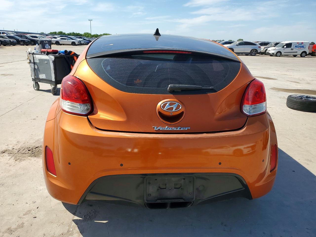 2013 Hyundai Veloster VIN KMHTC6AD7DU086958 COPART salvage auction — Front End, TX - SALVAGE VEHICLE TITLE, sold $1,200 on 2026-07-09 (photo 6)