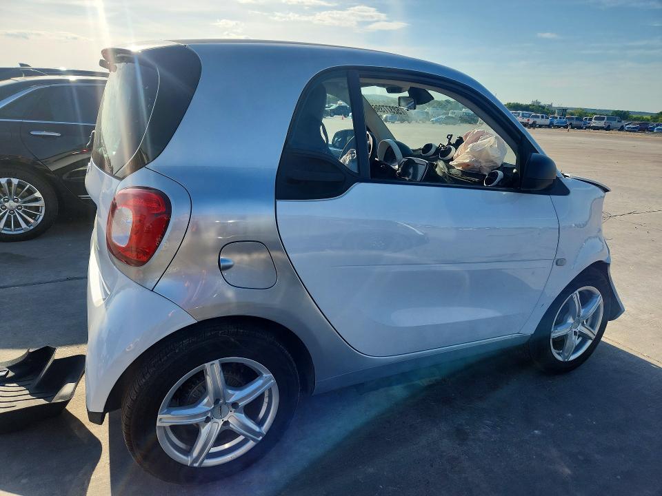2016 Smart VIN WMEFJ5DA4GK123419 COPART salvage auction — FRONT END, Tx - Salvage Vehicle Title, sold $1,000 on 2026-08-20 (photo 3)