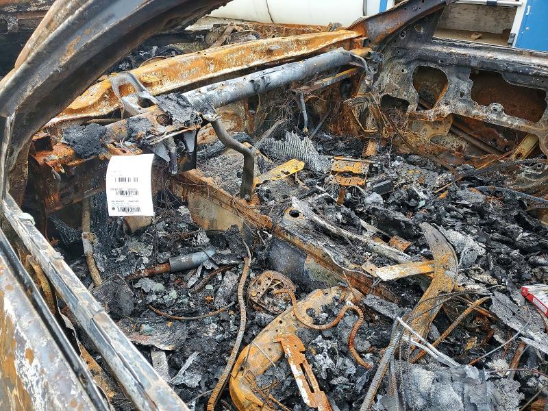 2007 BMW 3 series VIN WBAVC93547KX53700 COPART salvage auction — BURN, ON - PERMIT IRREPAIRABLE, sold $100 on 2026-07-14 (photo 8)