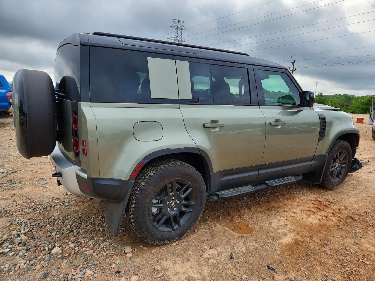 2025 Land Rover Defender VIN SALEJ7EX1S2404054 COPART salvage auction — Front End, NC - SALVAGE CERTIFICATE OF TITLE, sold $32,250 on 2026-07-06 (photo 3)