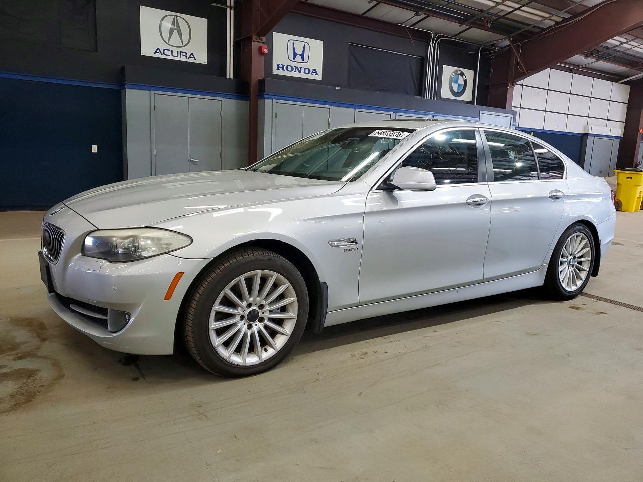 2011 BMW 5er VIN WBAFU7C55BC876270 COPART salvage auction — Minor Dent/Scratches, MA - CERT OF TITLE-SALVAGE, sold $1,400 on 2026-09-18 (photo 1)