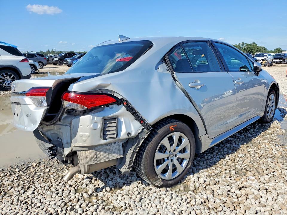 2022 Toyota Corolla VIN 5YFEPMAE0NP332620 COPART salvage auction — REAR END, TX - SALVAGE VEHICLE TITLE, sold $2,750 on 2026-07-28 (photo 3)
