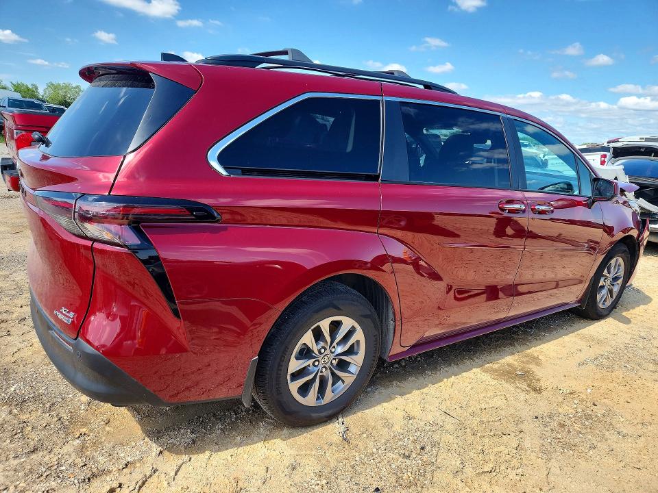 2023 Toyota Sienna VIN 5TDYRKECXPS178478 COPART salvage auction — FRONT END, Tx - Salvage Vehicle Title, sold $12,500 on 2026-07-23 (photo 3)