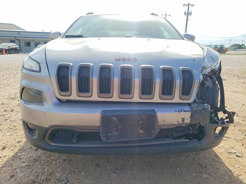 2016 Jeep Cherokee VIN 1C4PJLCB8GW283992 COPART salvage auction — FRONT END, Tx - Salvage Vehicle Title, sold $1,650 on 2026-07-09 (photo 5)