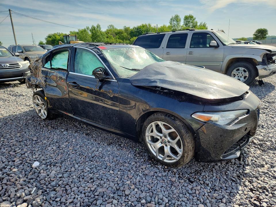 2021 Alfa romeo Giulia VIN ZARFANBN8M7647830 COPART salvage auction — ROLLOVER, Il - Junking Cert Of A Vehicle, sold $650 on 2026-07-27 (photo 4)