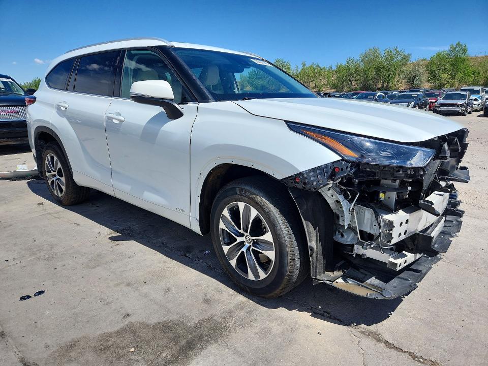 2022 Toyota VIN 5TDHBRCH0NS554761 COPART salvage auction — FRONT END, Tx - Certificate Of Title, sold $25,250 on 2026-07-06 (photo 4)