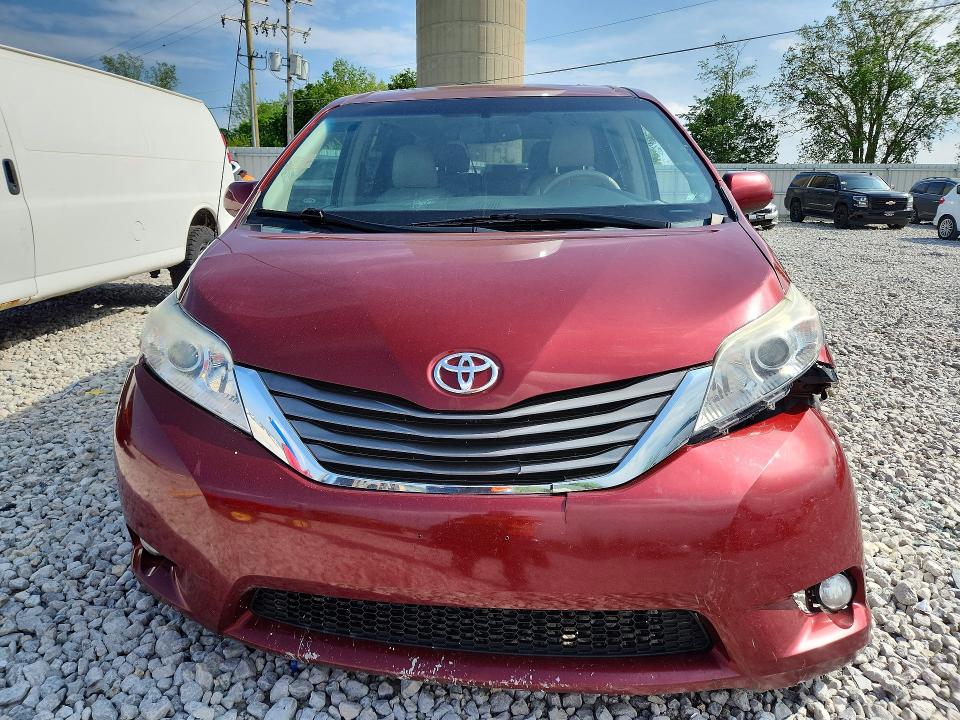 2014 Toyota Sienna VIN 5TDYK3DC5ES452680 COPART salvage auction — MINOR DENT/SCRATCHES, Mi - Dealer Only Clean Title (P), sold $3,400 on 2026-07-23 (photo 5)