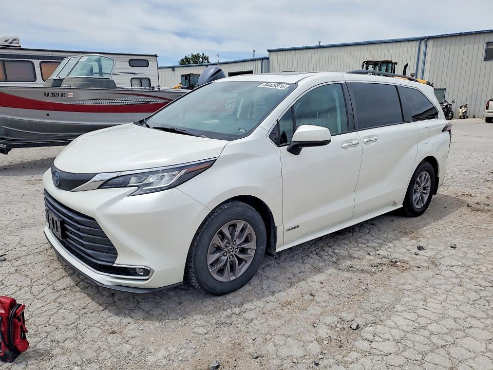 2021 Toyota Sienna VIN 5TDJSKFC5MS026348 COPART salvage auction — HAIL, Salvage Title, sold $18,600 on 2026-07-28 (photo 1)