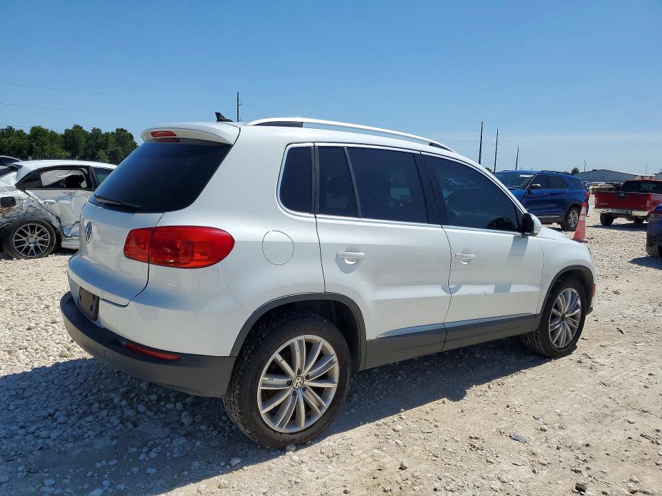 2015 Volkswagen Tiguan VIN WVGAV7AX8FW604603 COPART salvage auction — NORMAL WEAR, Tx - Salvage Vehicle Title, sold $150 on 2026-08-13 (photo 3)