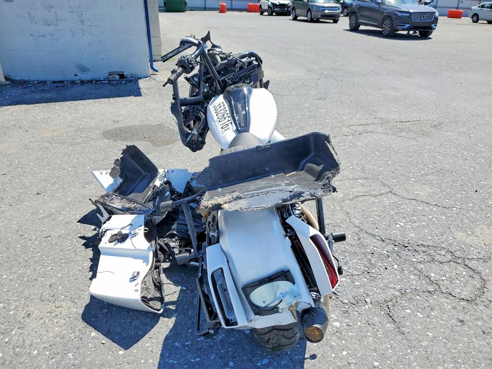 2025 Harley-davidson Flhx VIN 1HD1KB710SB637761 COPART salvage auction — ALL OVER, Pa - Certificate Of Salvage, sold $4,150 on 2026-07-02 (photo 4)