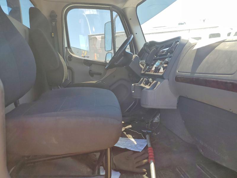 2019 Freightliner M2 106 VIN 1FVACWFD9KHKR7934 COPART salvage auction — FRONT END, IL - SALVAGE CERTIFICATE, sold $15,500 on 2026-07-16 (photo 5)