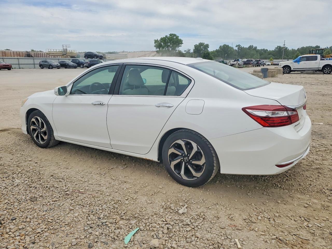 2016 Honda Accord VIN 1HGCR2F76GA030015 COPART salvage auction — Hail, KS - CERT OF TITLE-SALVAGE, sold $4,350 on 2026-07-07 (photo 2)